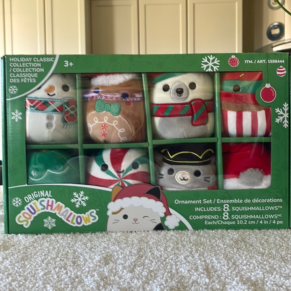 NWT HOLIDAY CLASSIC COLLECTION SQUISHMALLOWS 8 IN SET